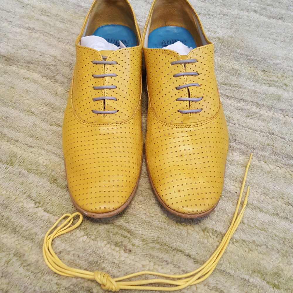 US size 7 Men's John Fluevog perforated derby